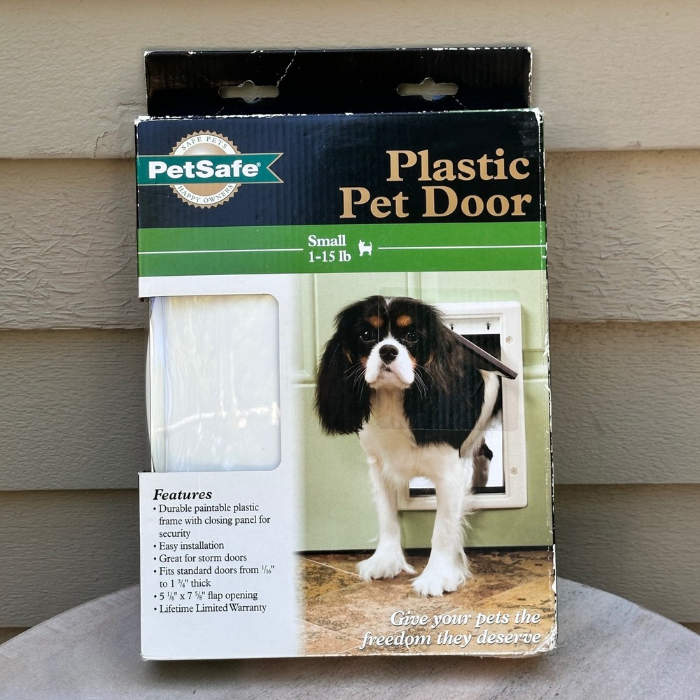 PetSafe Small Plastic Pet Door White 1-15 lbs Paintable Frame with Closing Panel